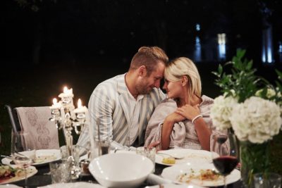 romantyczna kolacja w ogrodzie
