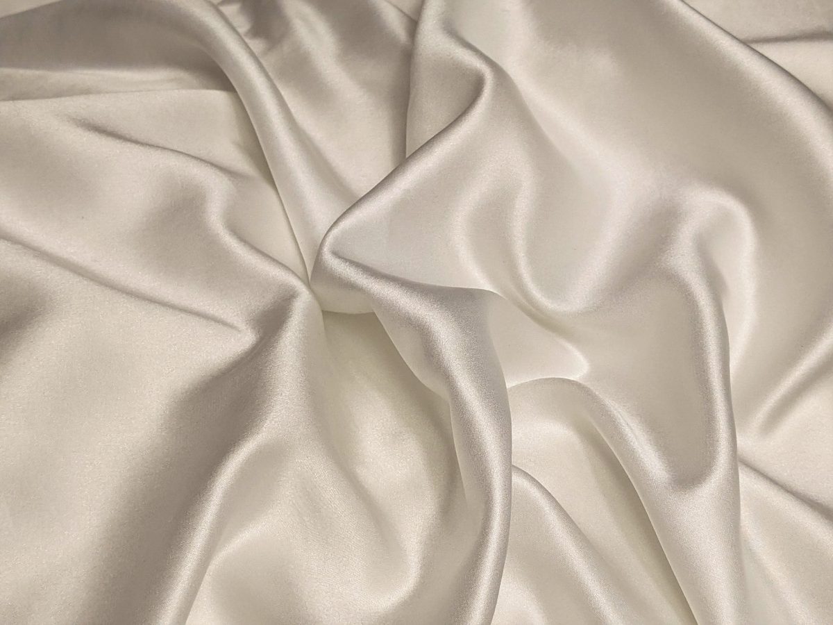 Luxurious Dreams. Advantages of silk bedding